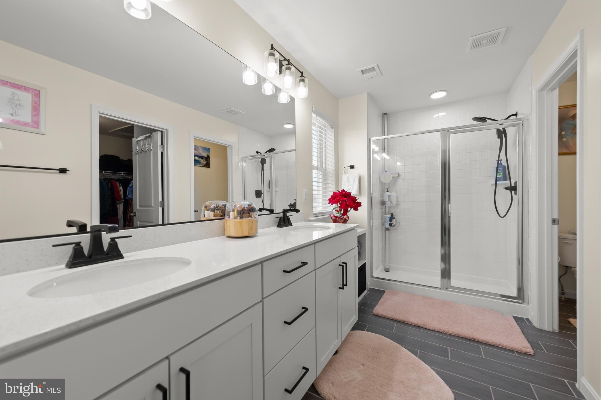 RAVEN OAKS - Residential