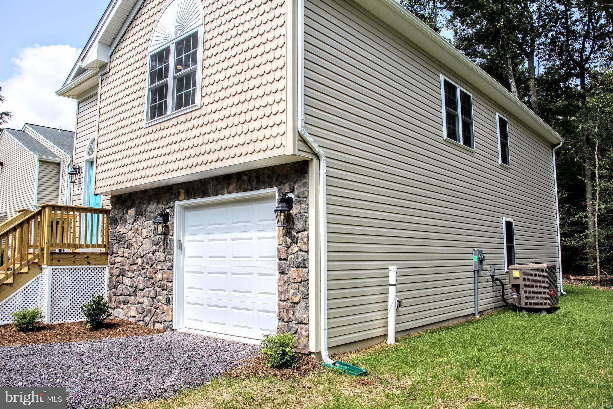 COLONIAL SHORES - Residential