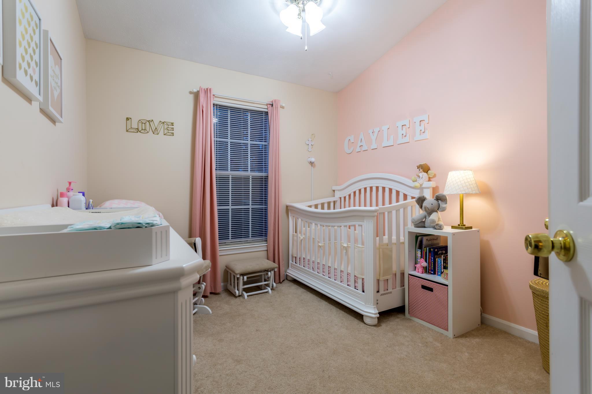 CONSTANT FRIENDSHIP - Residential