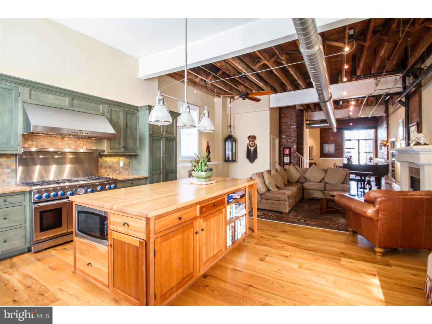 QUEEN VILLAGE - Residential