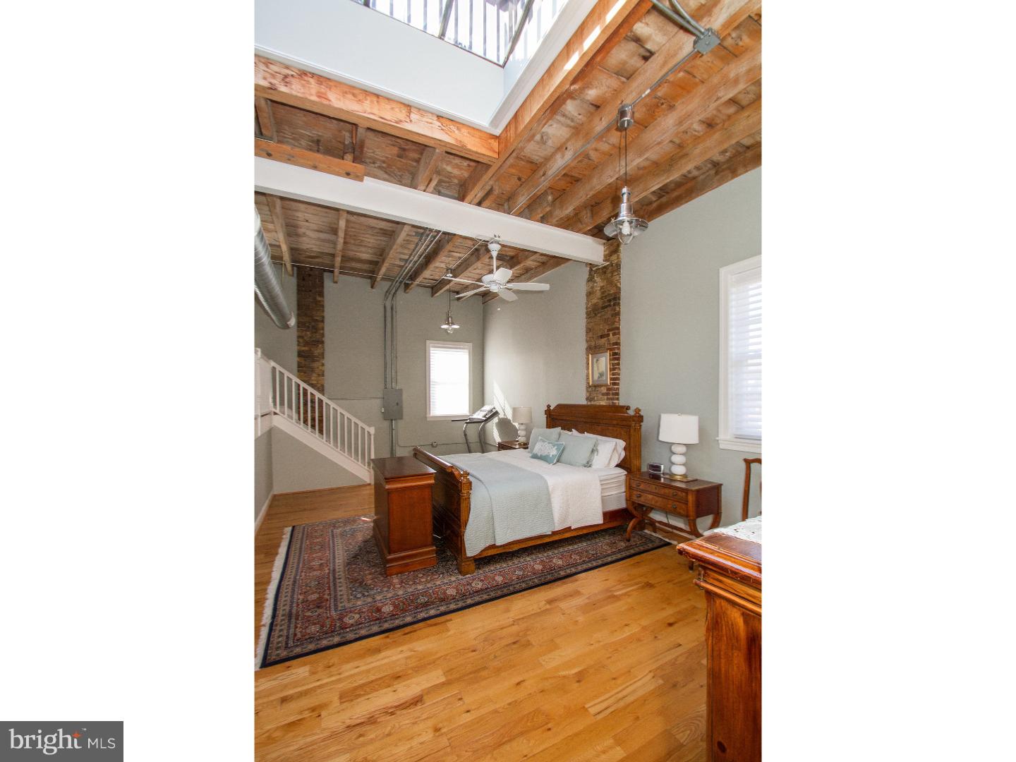 QUEEN VILLAGE - Residential