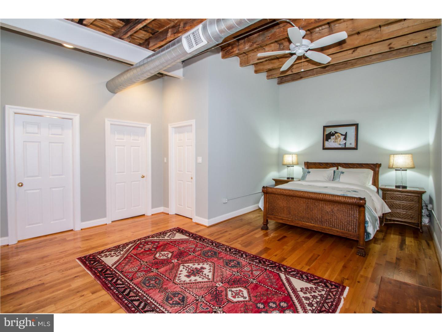 QUEEN VILLAGE - Residential