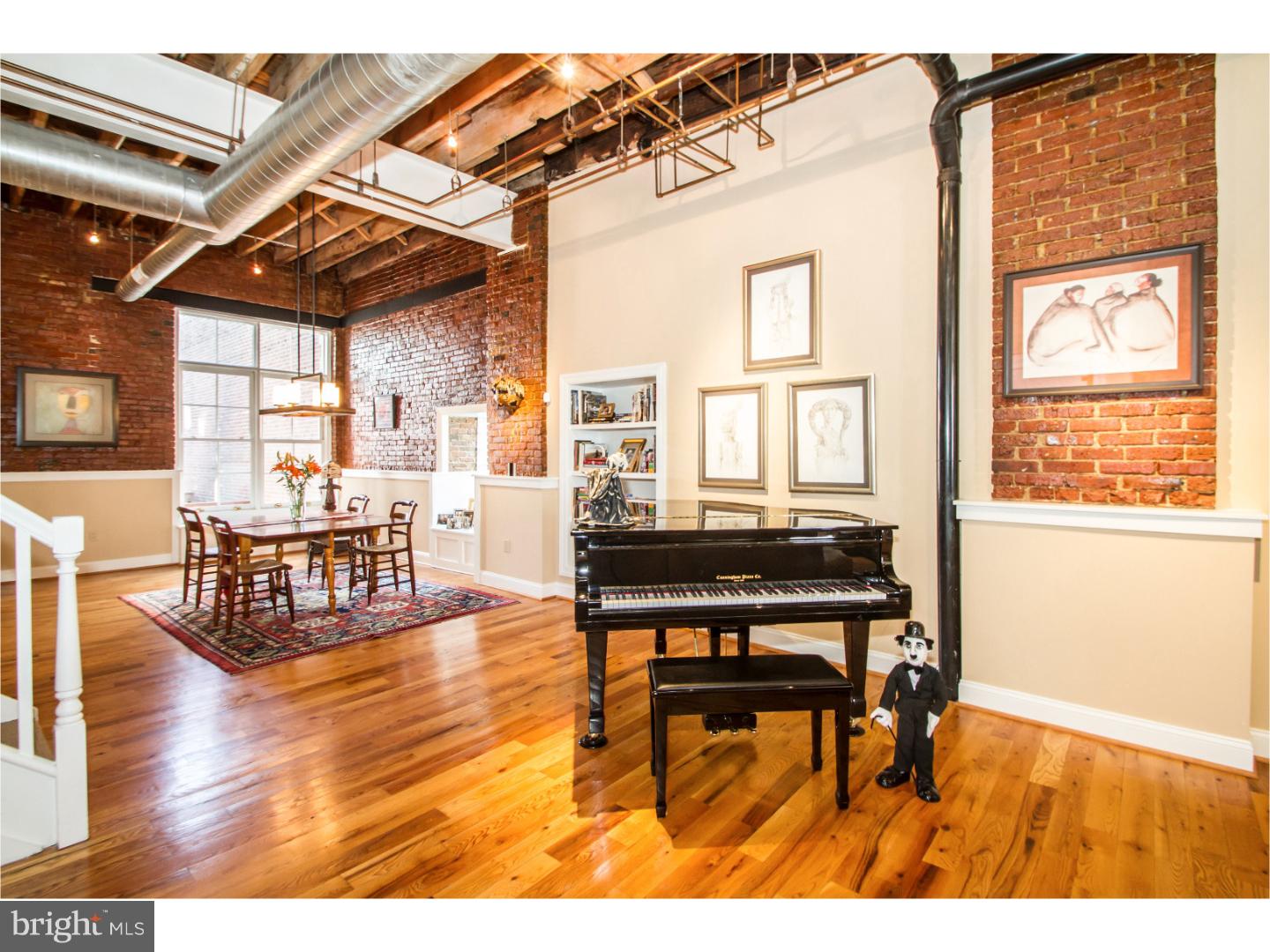 QUEEN VILLAGE - Residential