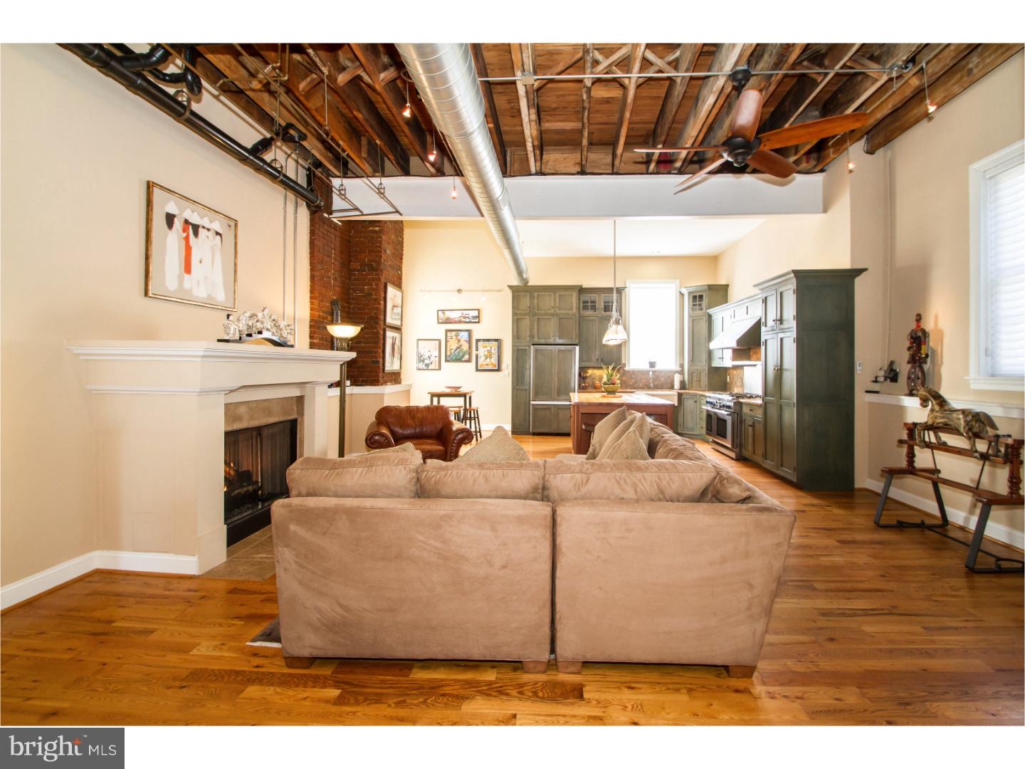 QUEEN VILLAGE - Residential