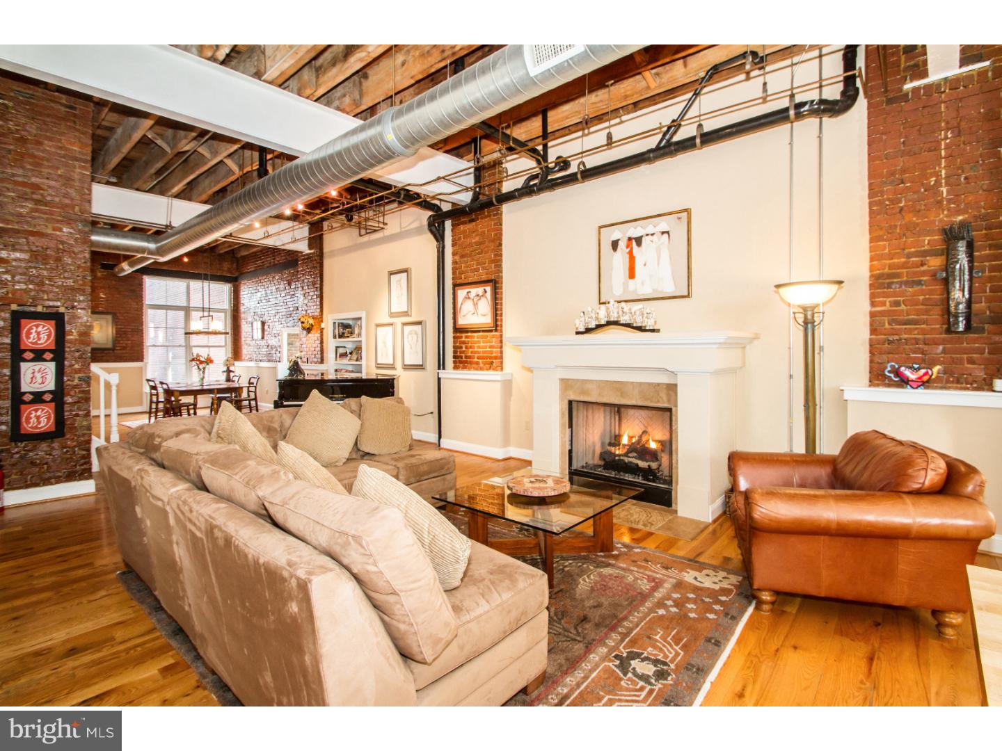 QUEEN VILLAGE - Residential