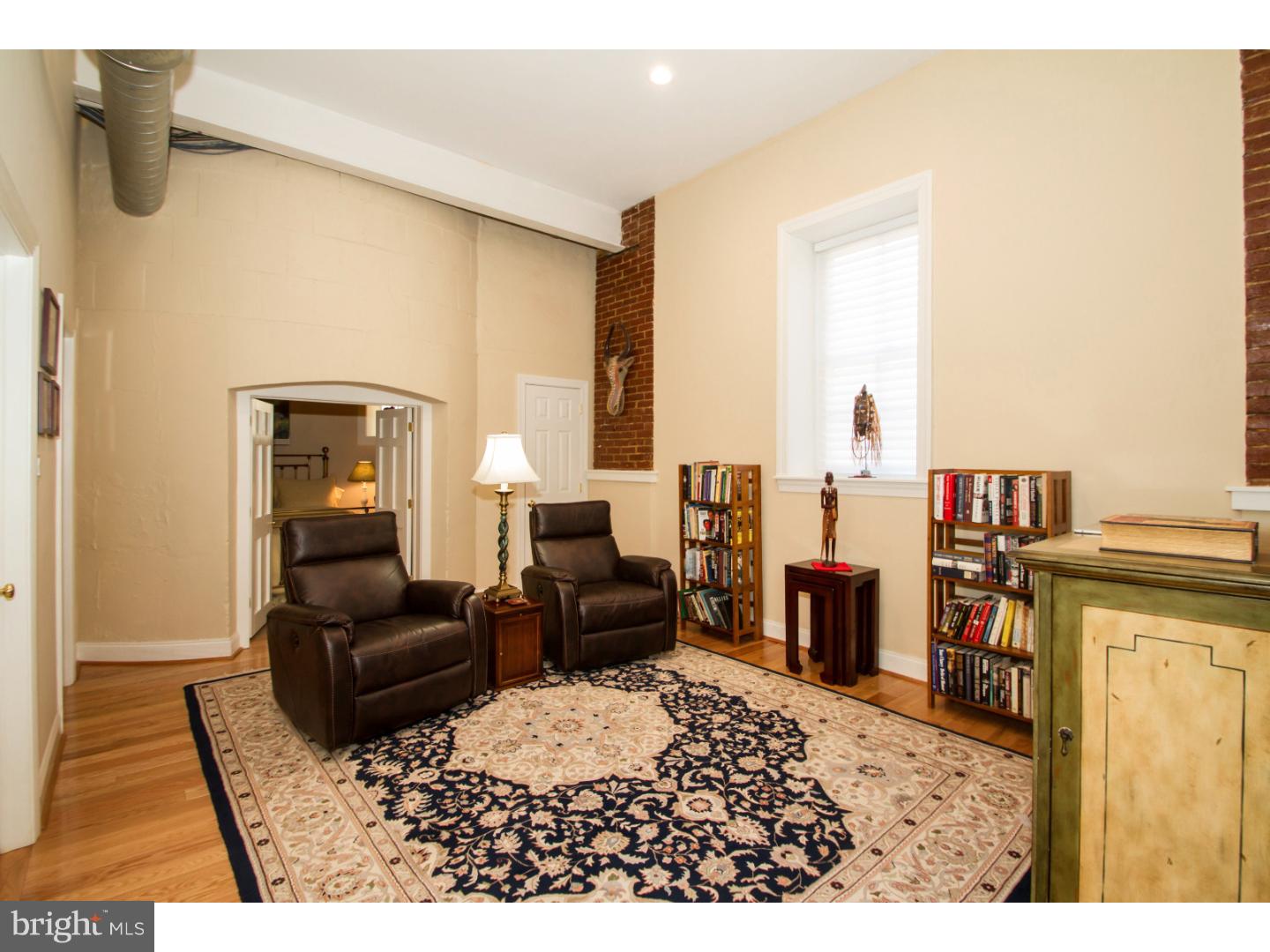 QUEEN VILLAGE - Residential