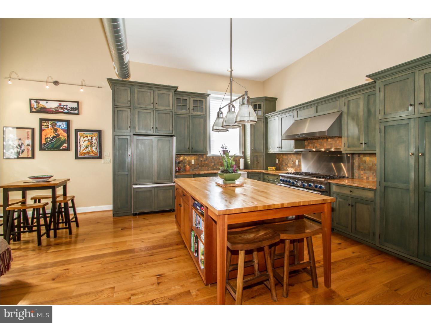 QUEEN VILLAGE - Residential