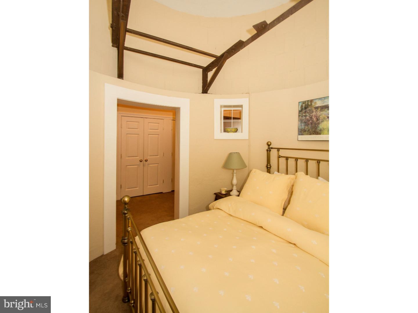 QUEEN VILLAGE - Residential