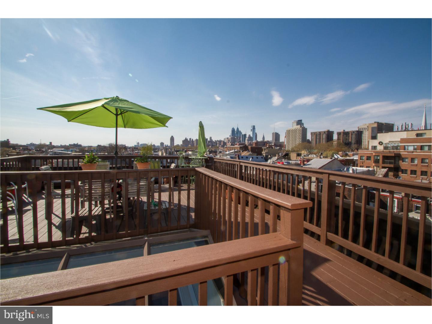 QUEEN VILLAGE - Residential