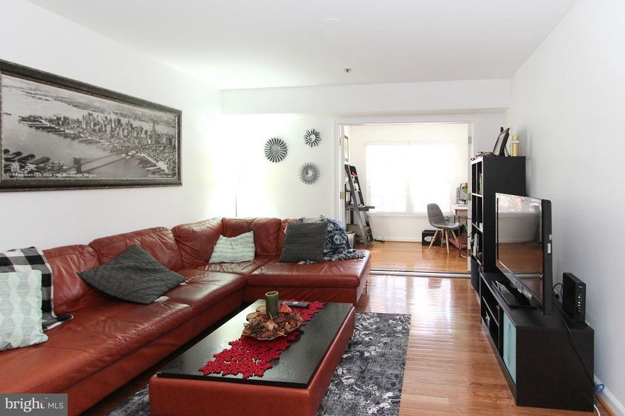 Luxury condo just 1 mile from the metro and less than a mile away from I-395! This 1 bedroom, 1 bath condo is ready for you to call home! Beautiful hardwood flooring, stainless steel appliances with washer/dryer in unit! Storage facilities w/in unit, fitness center w/ sauna, outdoor pool, Jacuzzi and party room! Convenient 1-car garage space included!