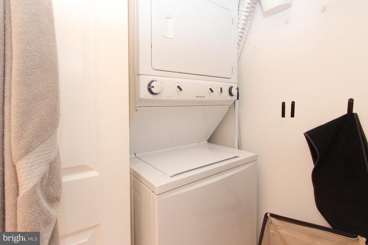 POINTE AT PARK CENTER - Residential