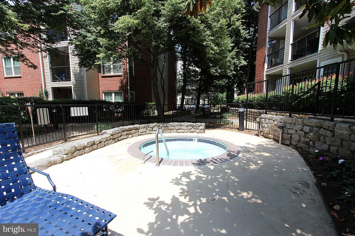 POINTE AT PARK CENTER - Residential