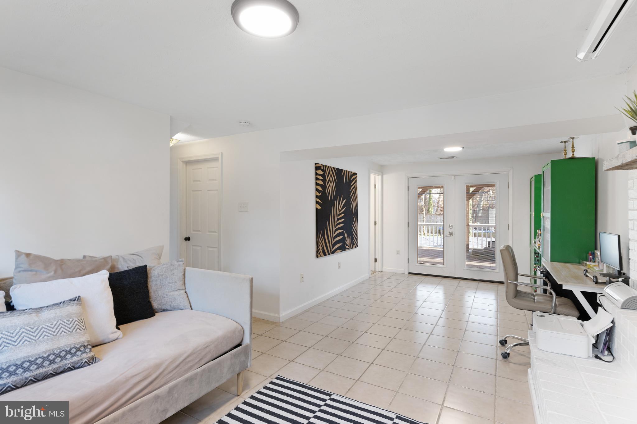 CROFTON MEADOWS - Residential