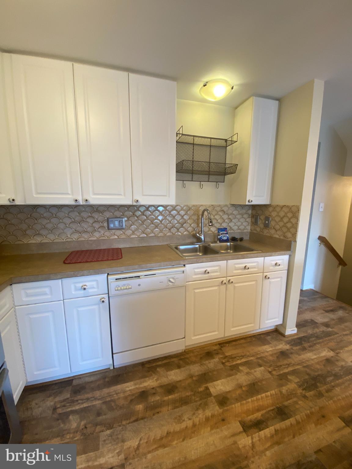 COUNTY GREEN - Residential Lease