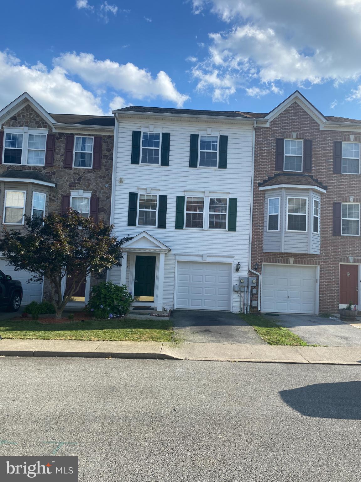 COUNTY GREEN - Residential Lease