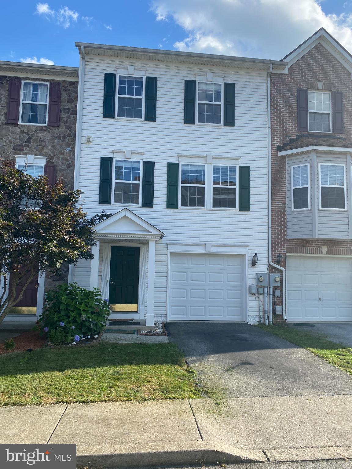 COUNTY GREEN - Residential Lease