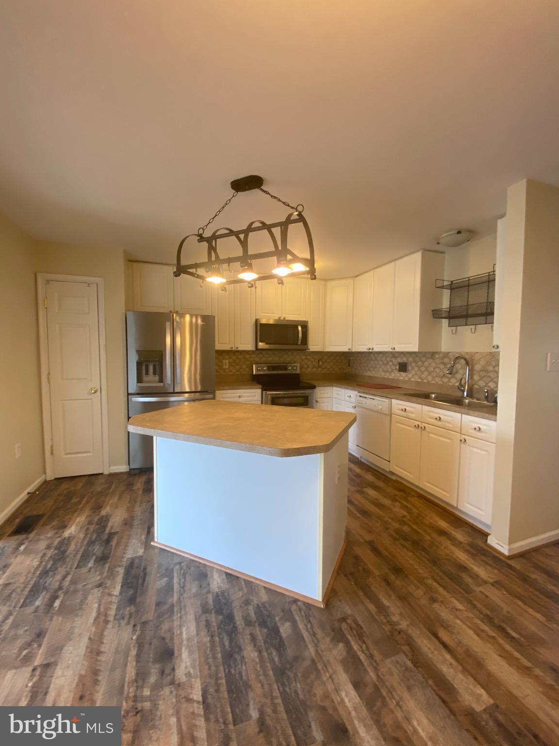 COUNTY GREEN - Residential Lease