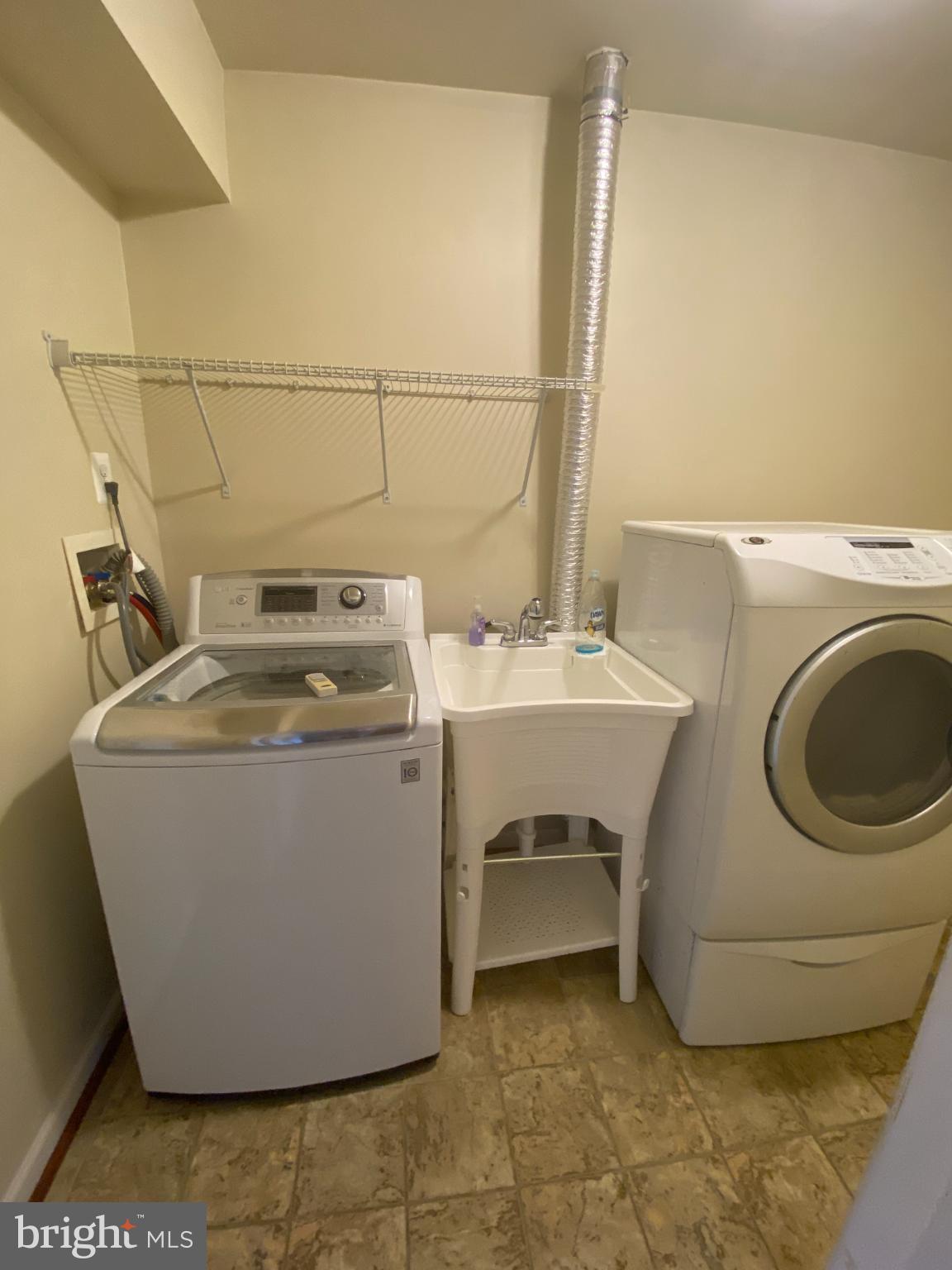 COUNTY GREEN - Residential Lease