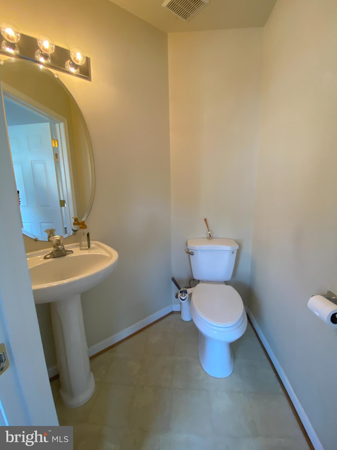 COUNTY GREEN - Residential Lease