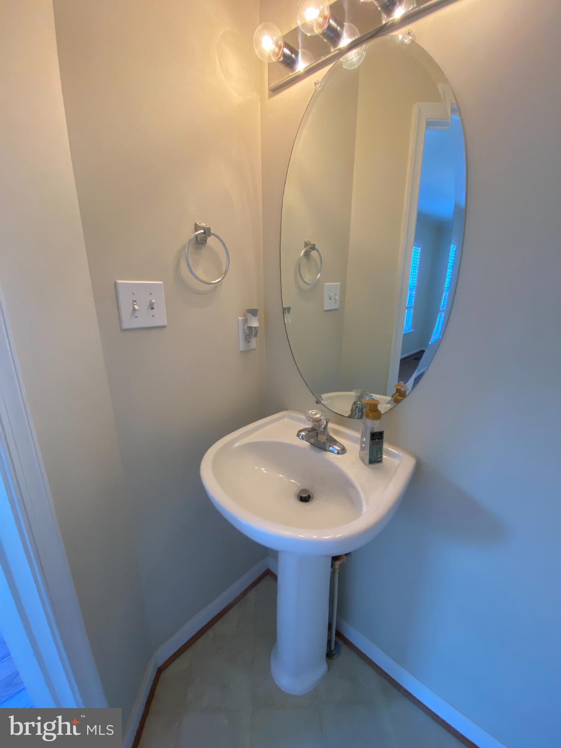 COUNTY GREEN - Residential Lease