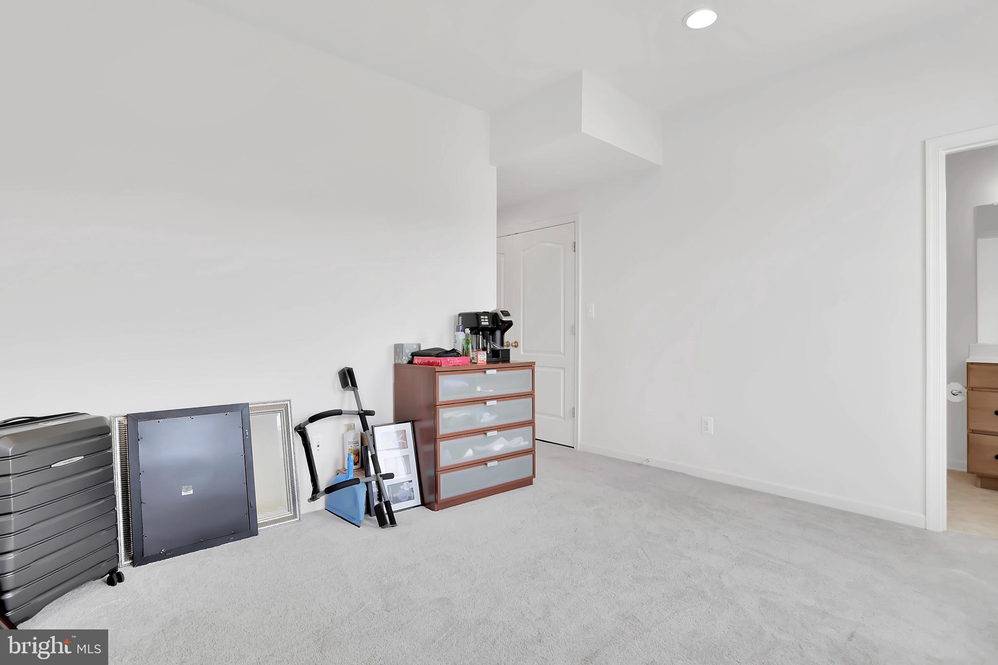 OVERLOOK AT RIVERSIDE TOWNHOMES - Residential