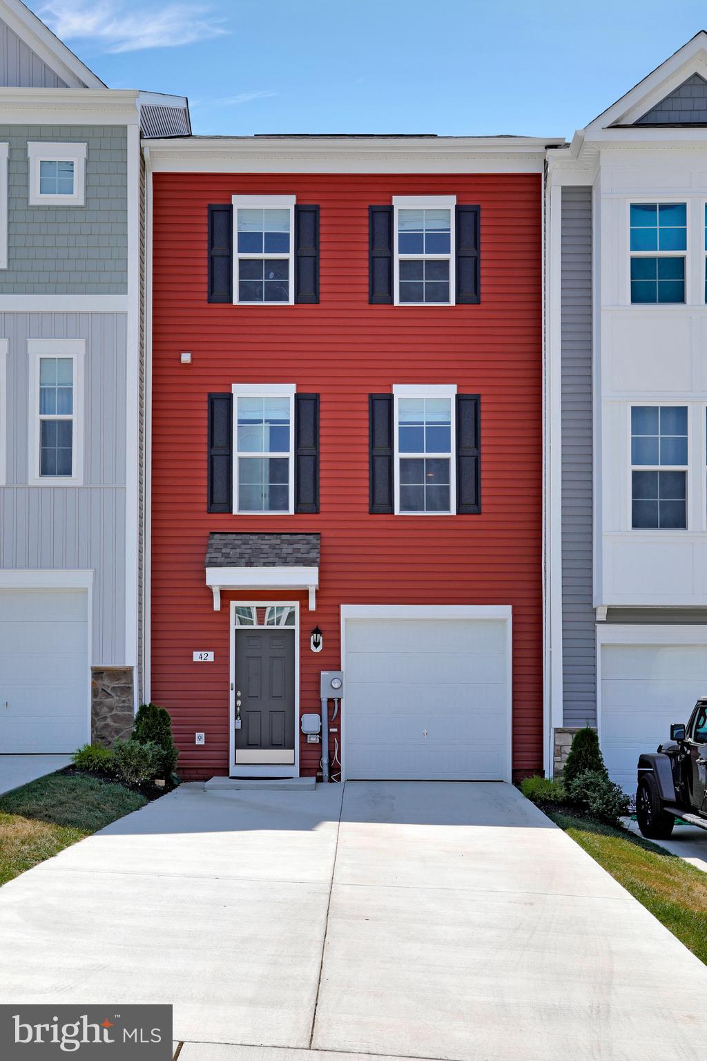 OVERLOOK AT RIVERSIDE TOWNHOMES - Residential
