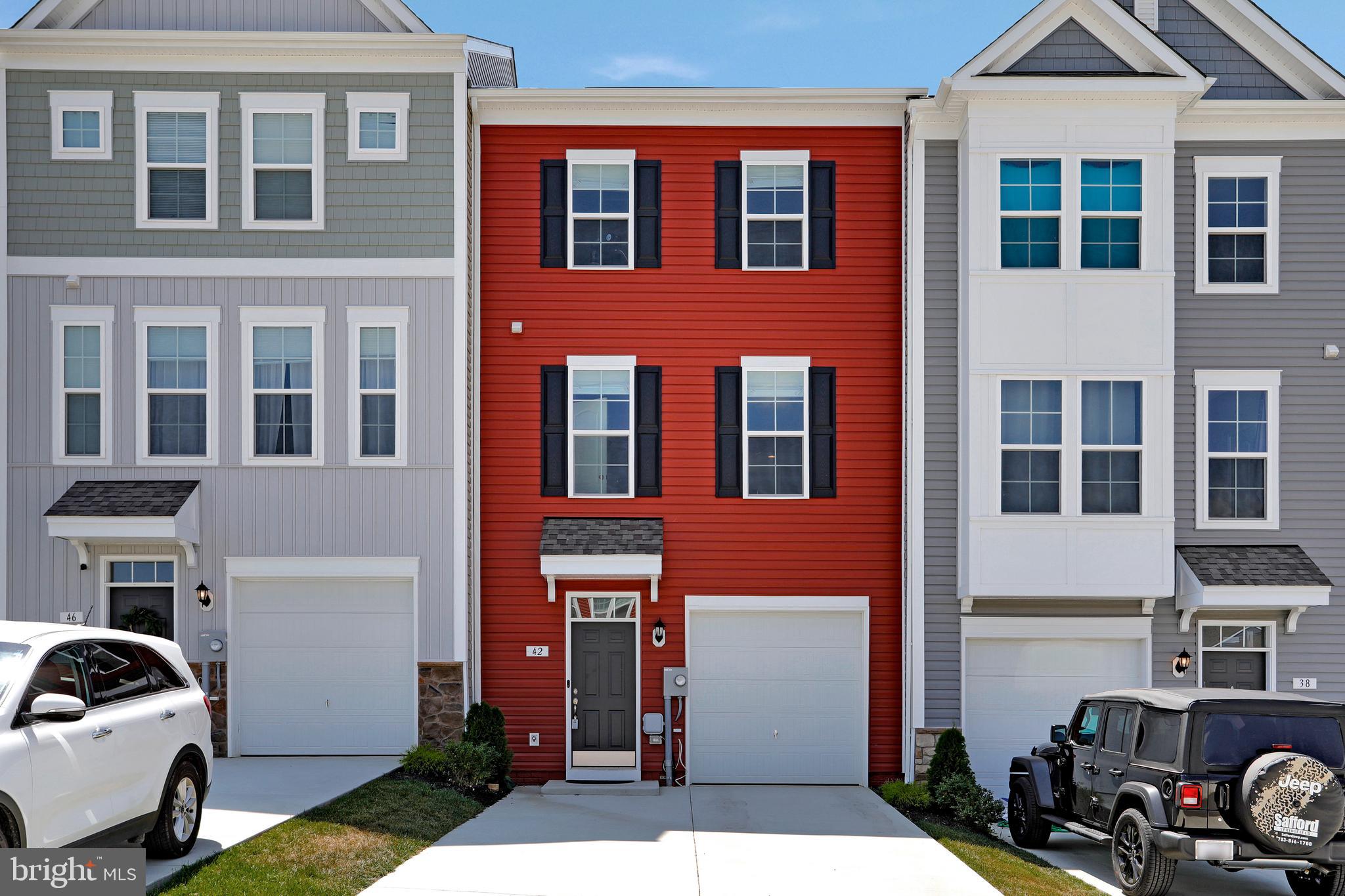 OVERLOOK AT RIVERSIDE TOWNHOMES - Residential