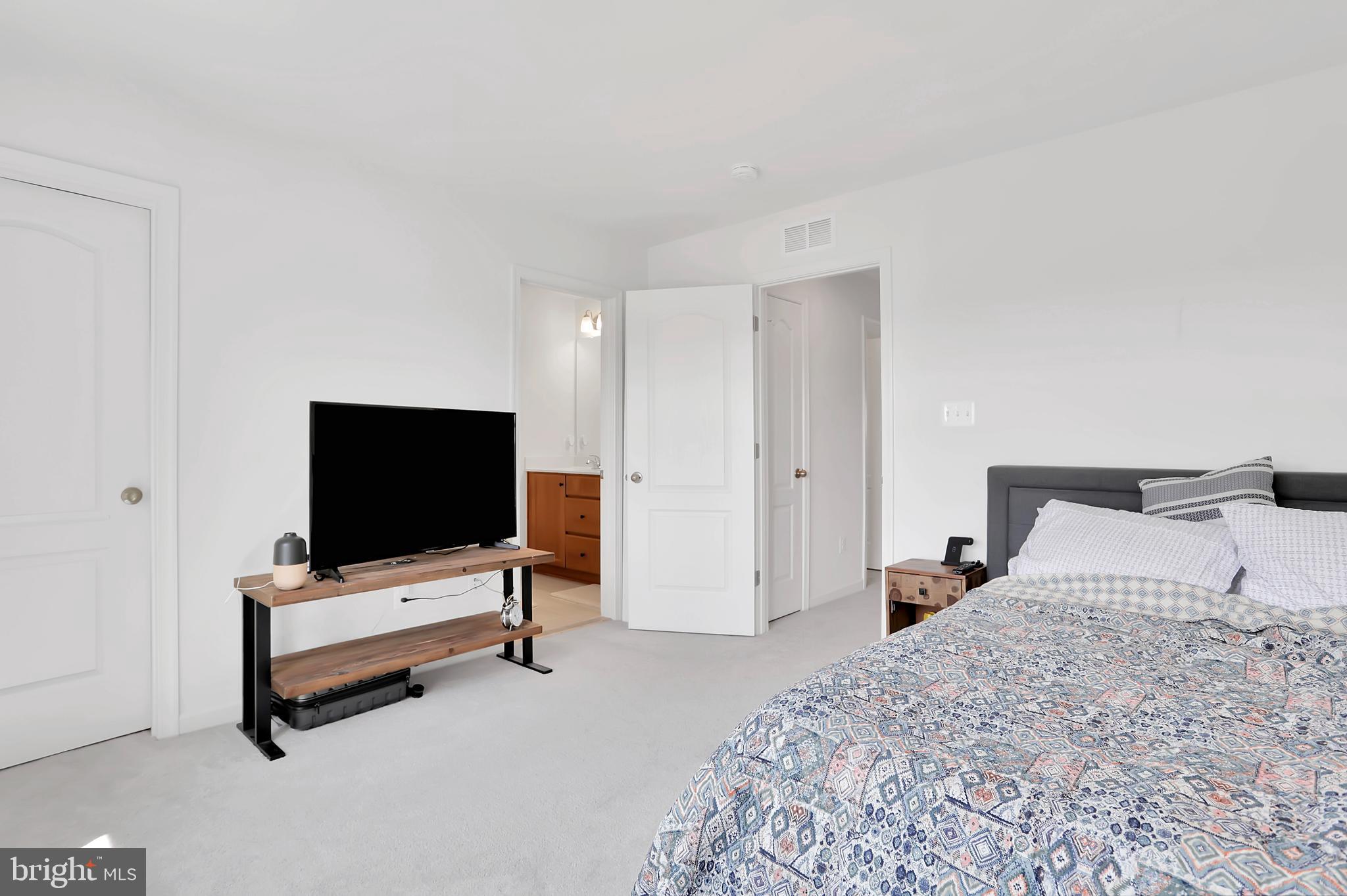 OVERLOOK AT RIVERSIDE TOWNHOMES - Residential