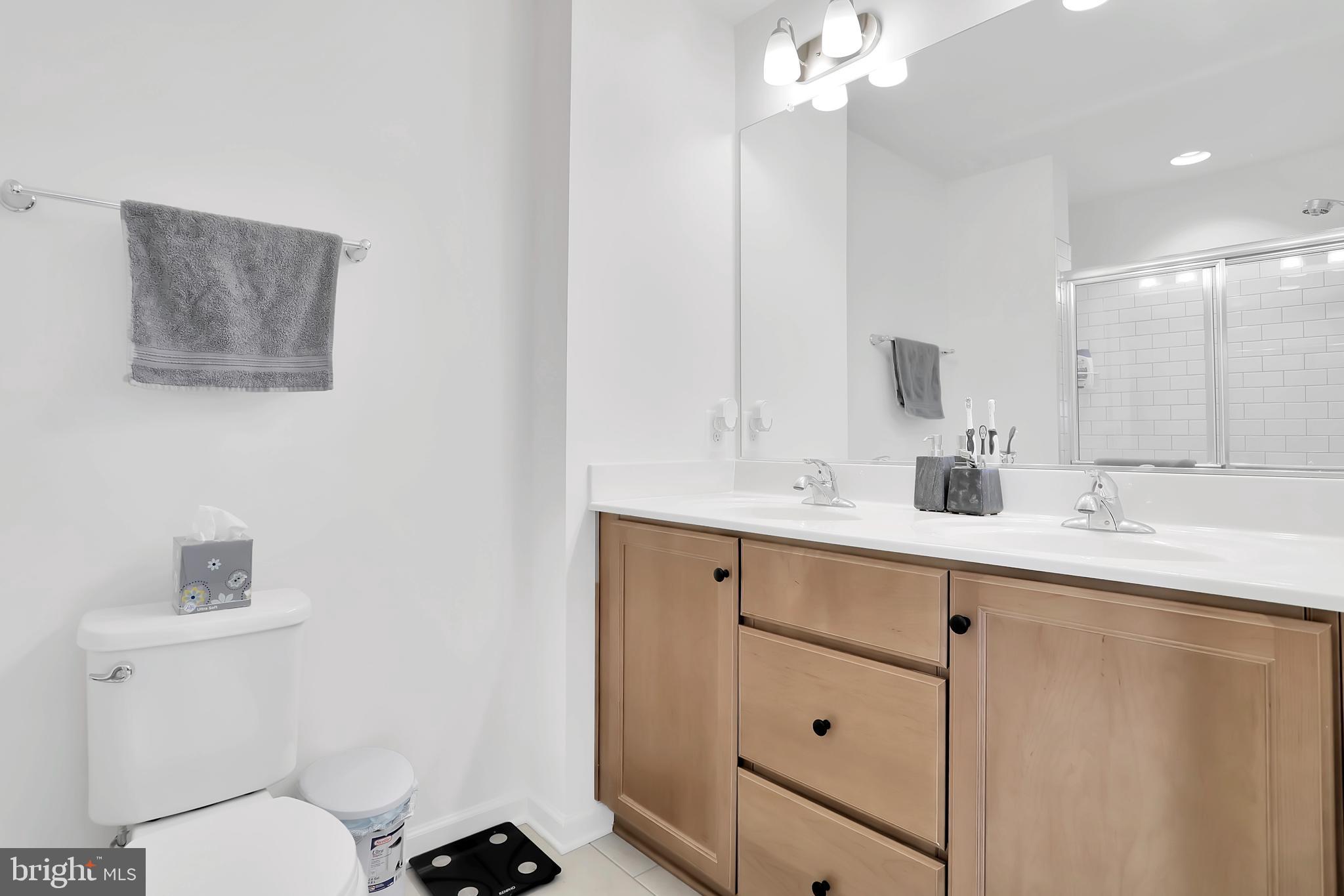 OVERLOOK AT RIVERSIDE TOWNHOMES - Residential