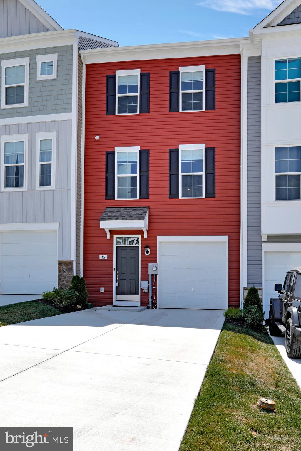 OVERLOOK AT RIVERSIDE TOWNHOMES - Residential