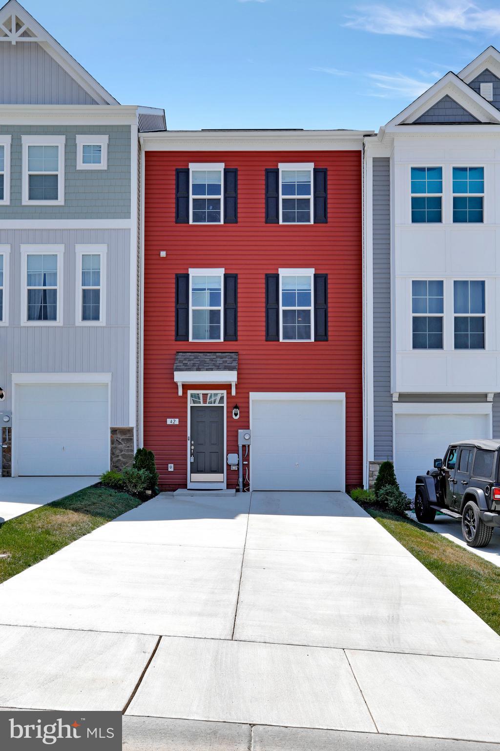 OVERLOOK AT RIVERSIDE TOWNHOMES - Residential