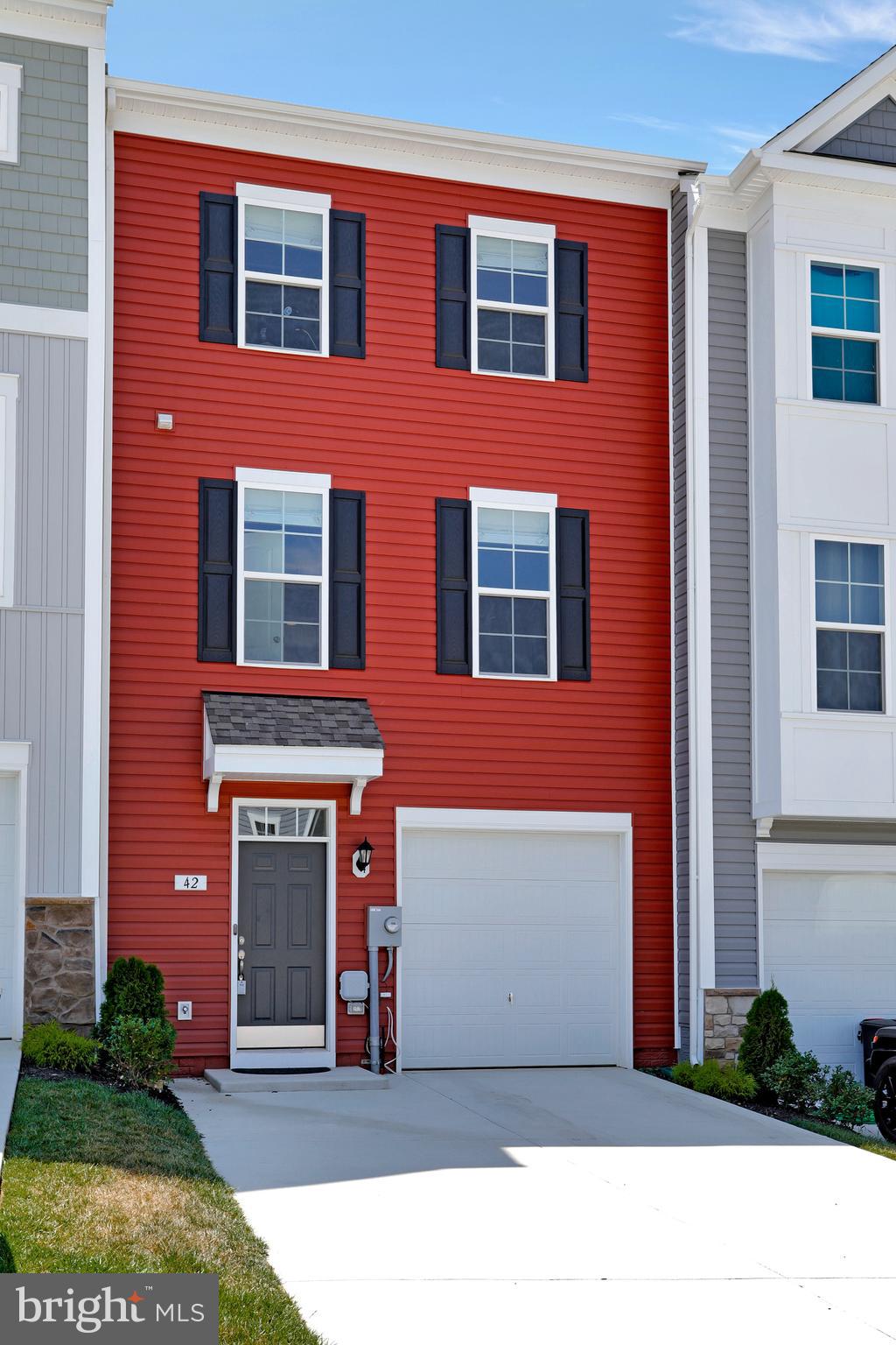 OVERLOOK AT RIVERSIDE TOWNHOMES - Residential