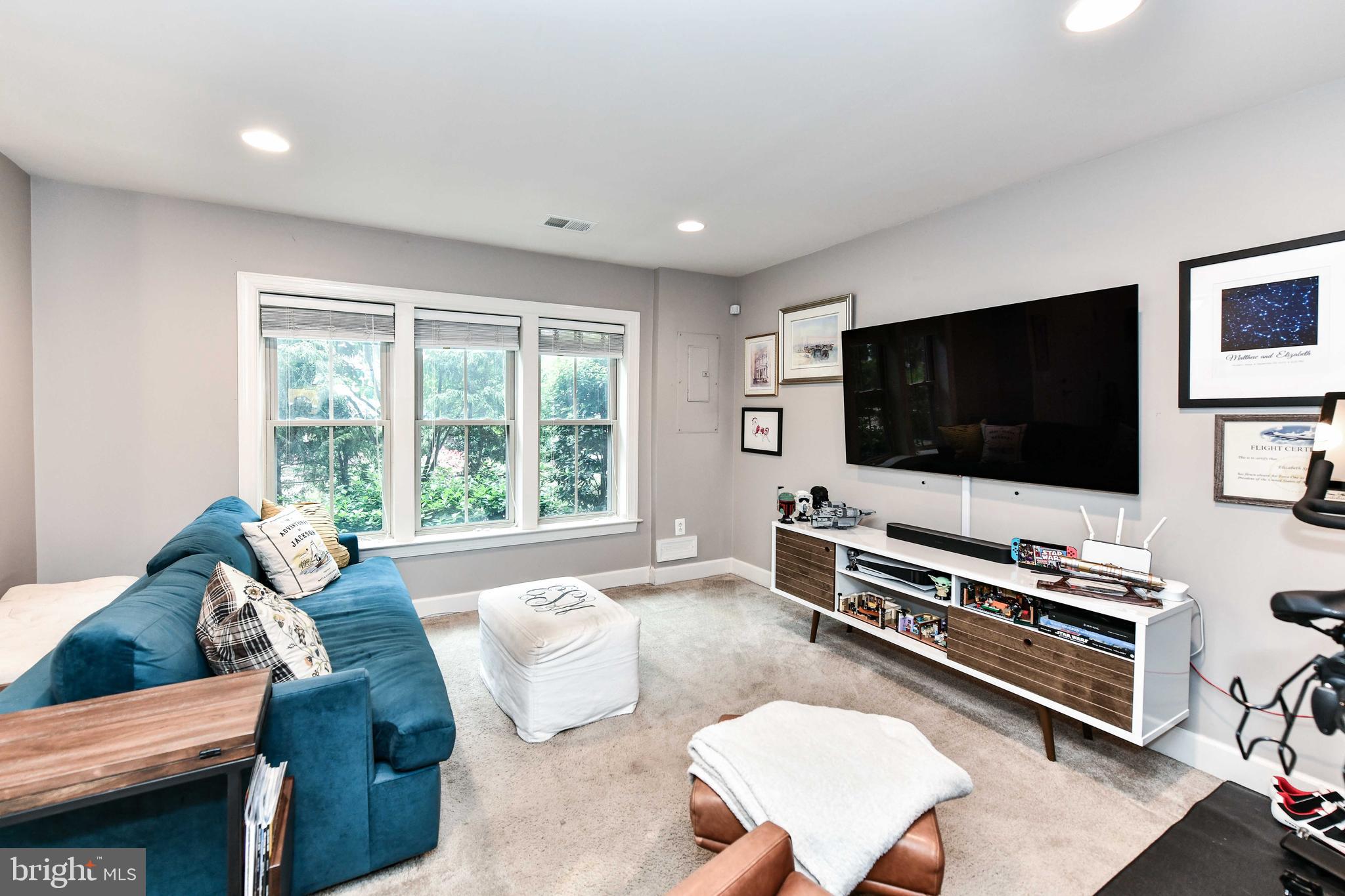 SHIRLINGTON CREST - Residential Lease