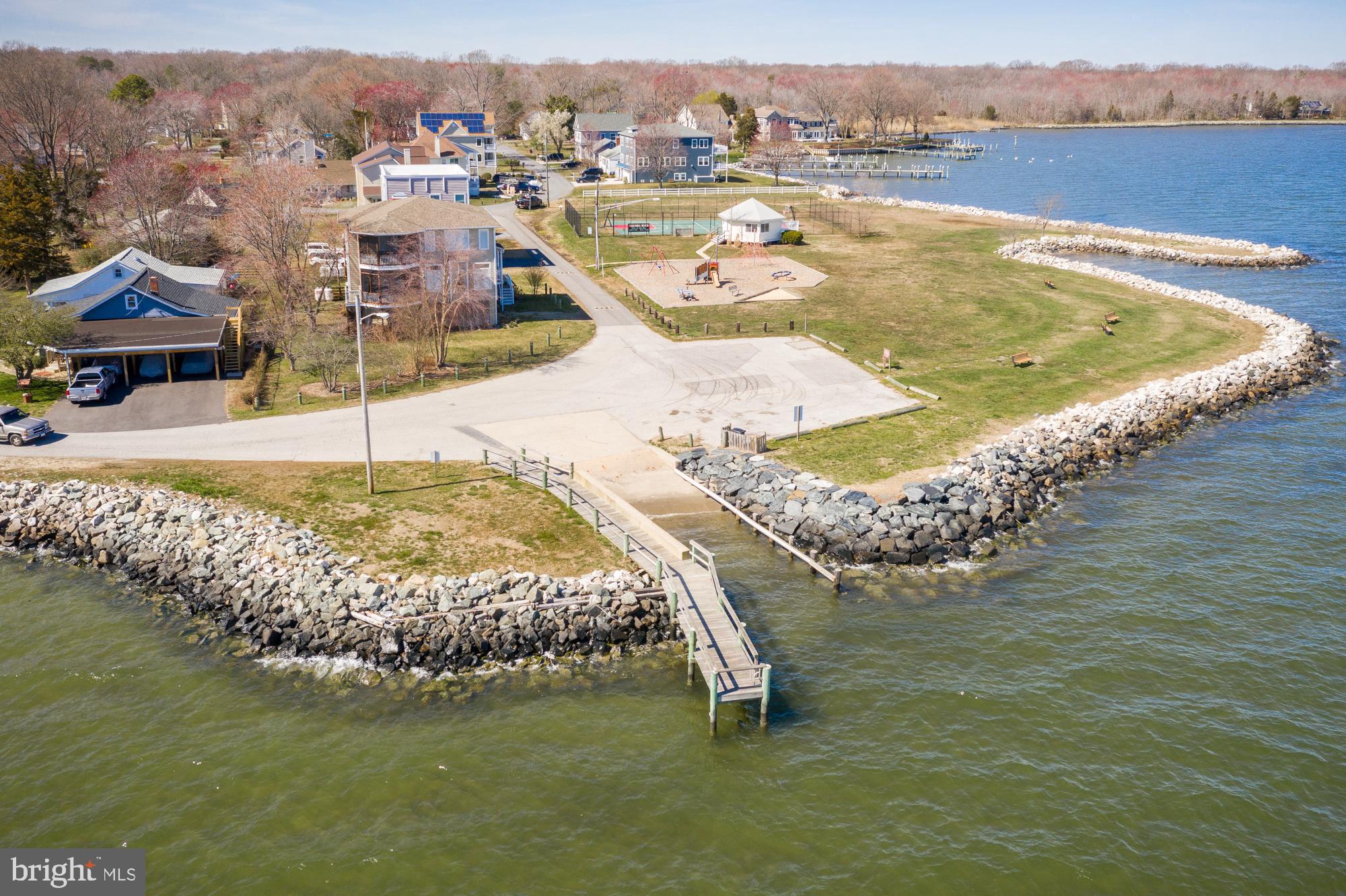 COLUMBIA BEACH - Land