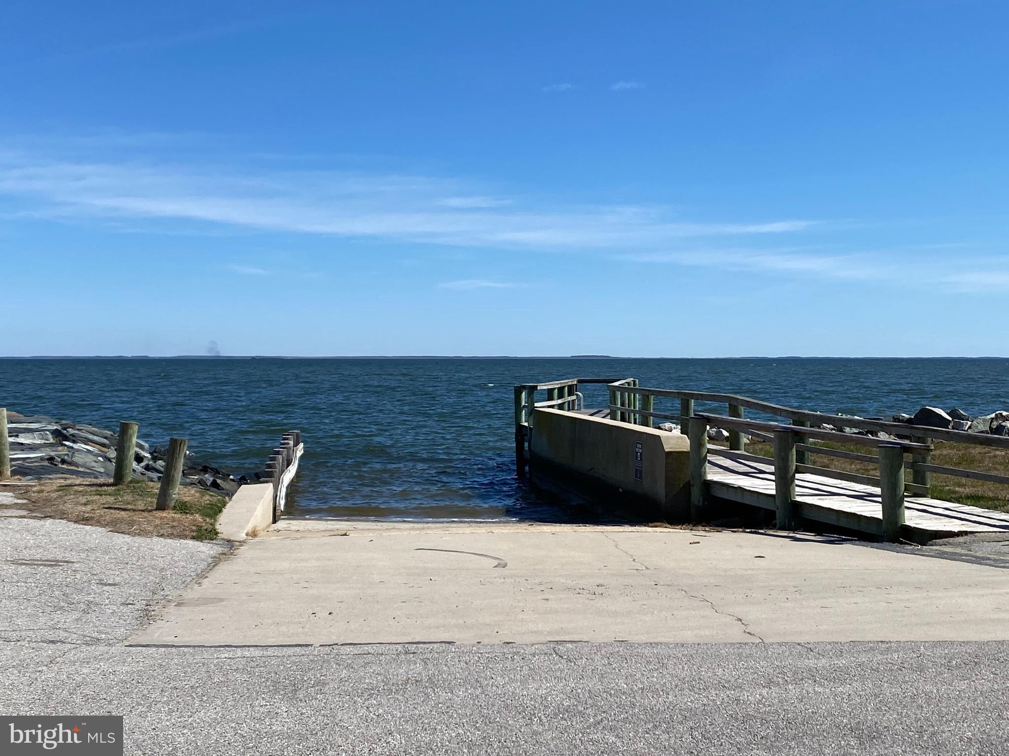 COLUMBIA BEACH - Land