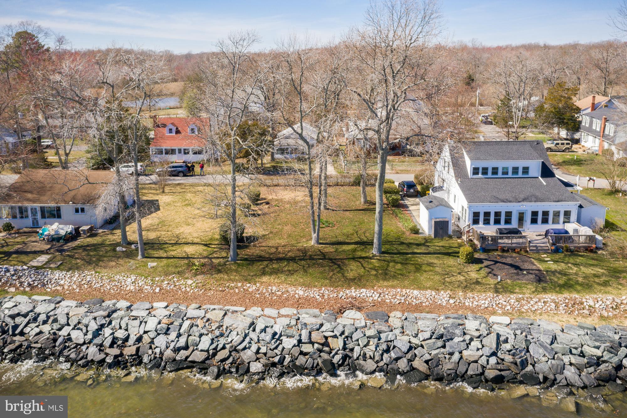 COLUMBIA BEACH - Land