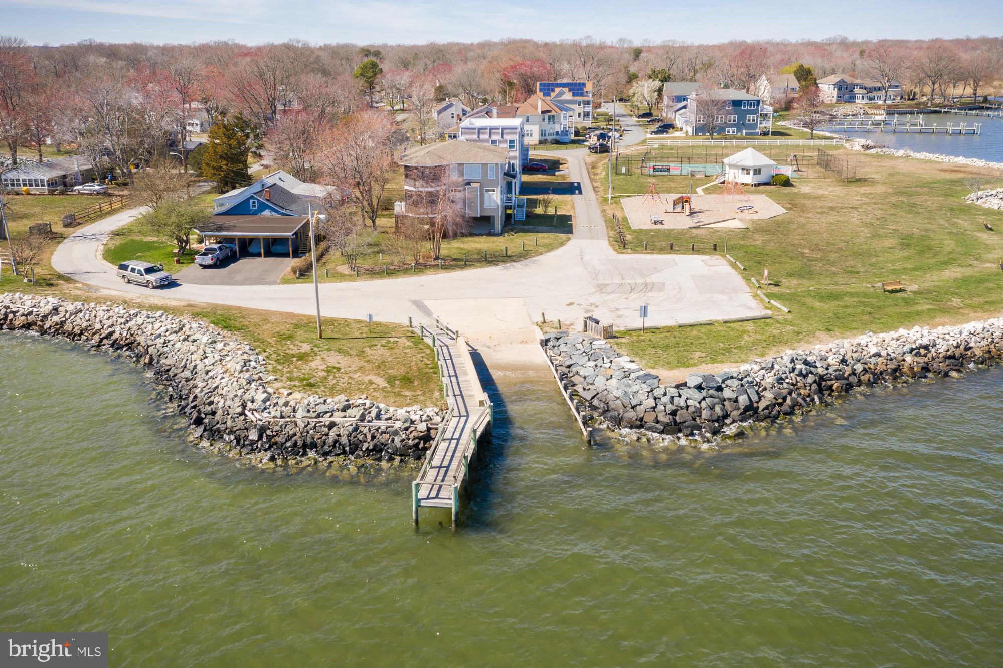 COLUMBIA BEACH - Land