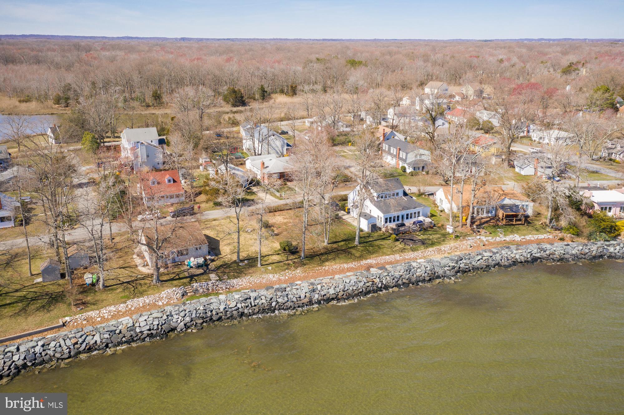 COLUMBIA BEACH - Land