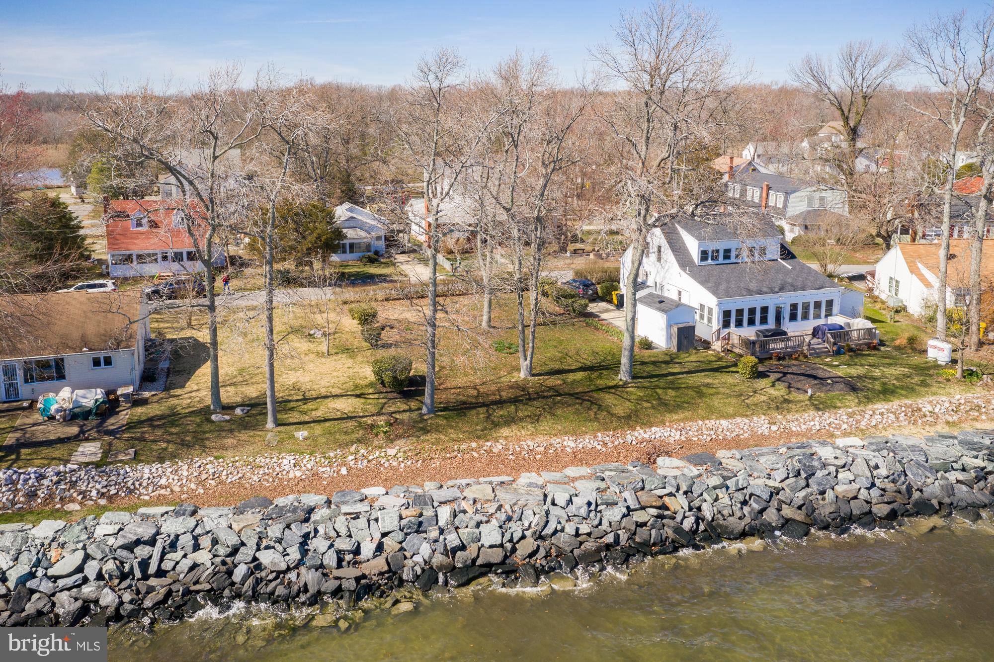 COLUMBIA BEACH - Land