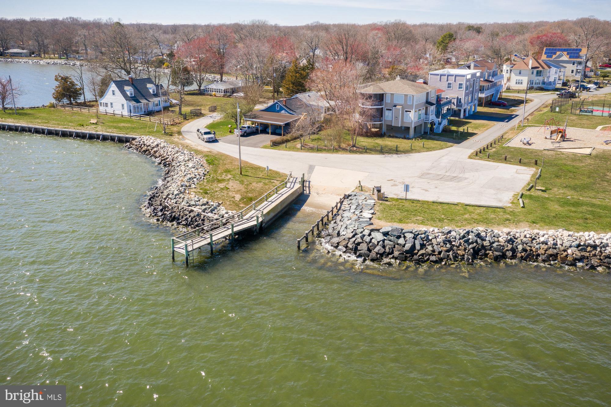 COLUMBIA BEACH - Land