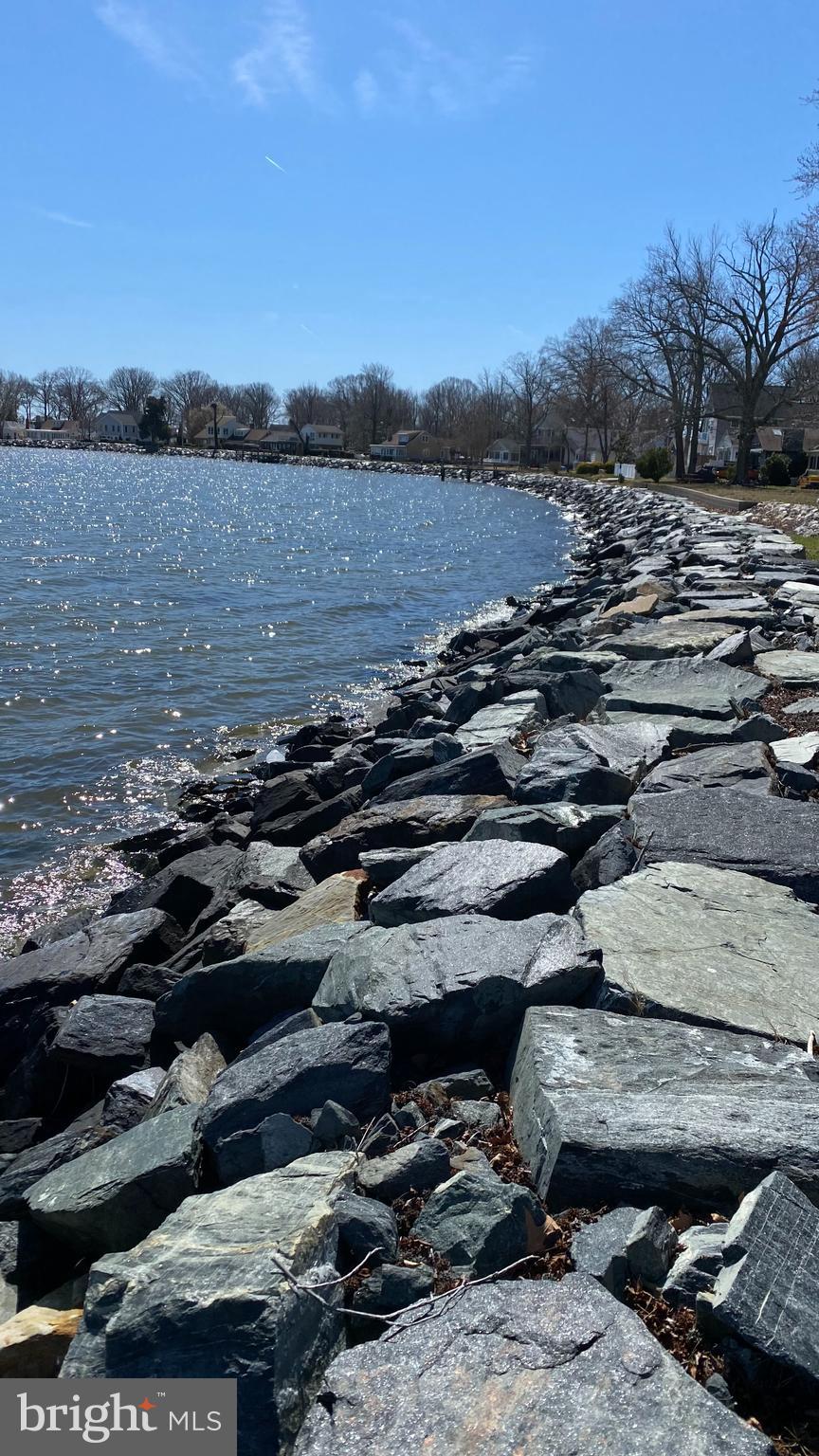 COLUMBIA BEACH - Land