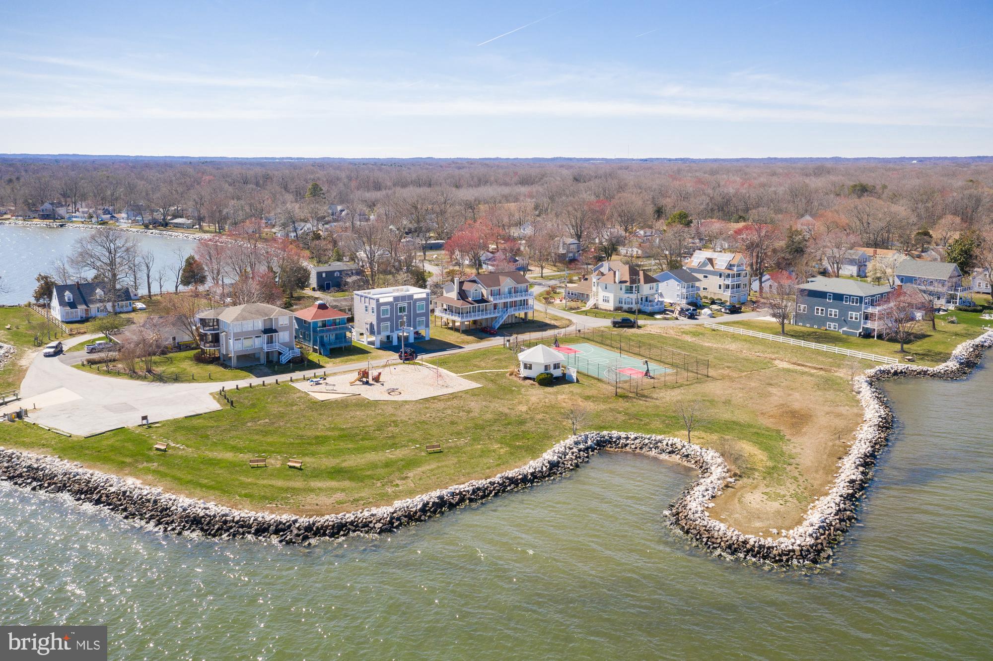 COLUMBIA BEACH - Land