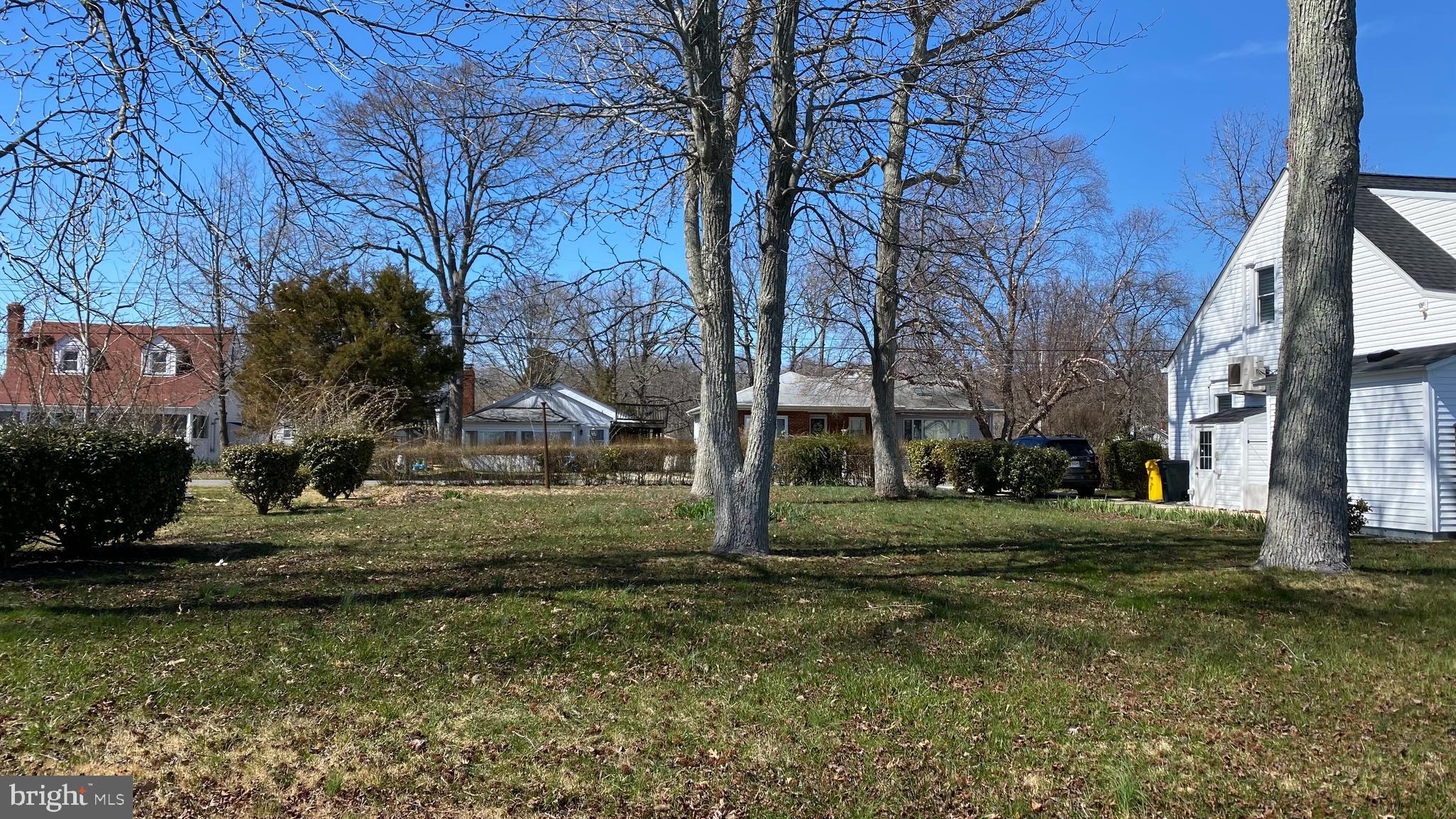 COLUMBIA BEACH - Land