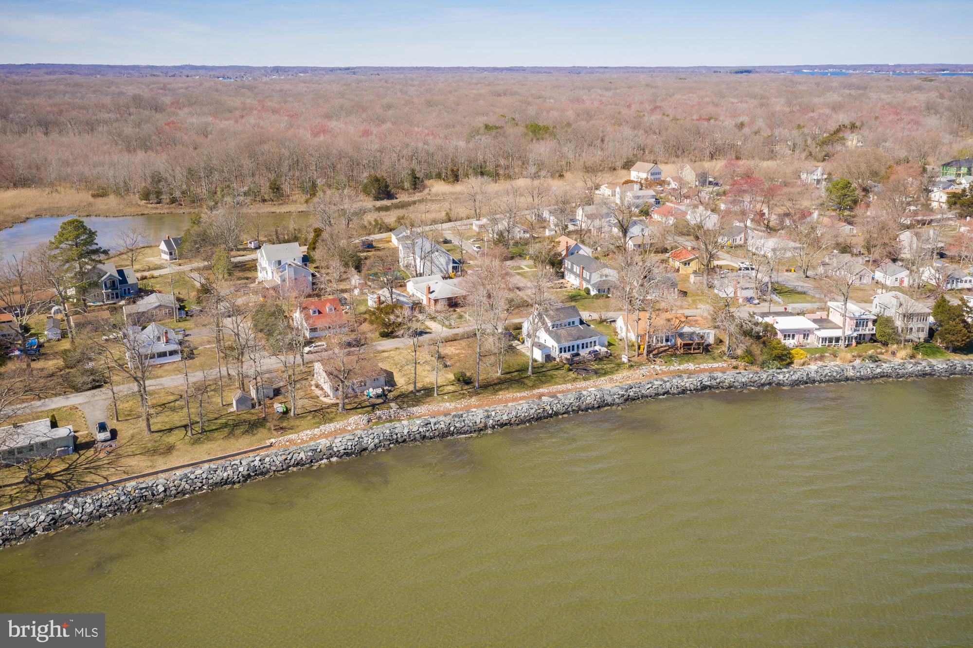 COLUMBIA BEACH - Land