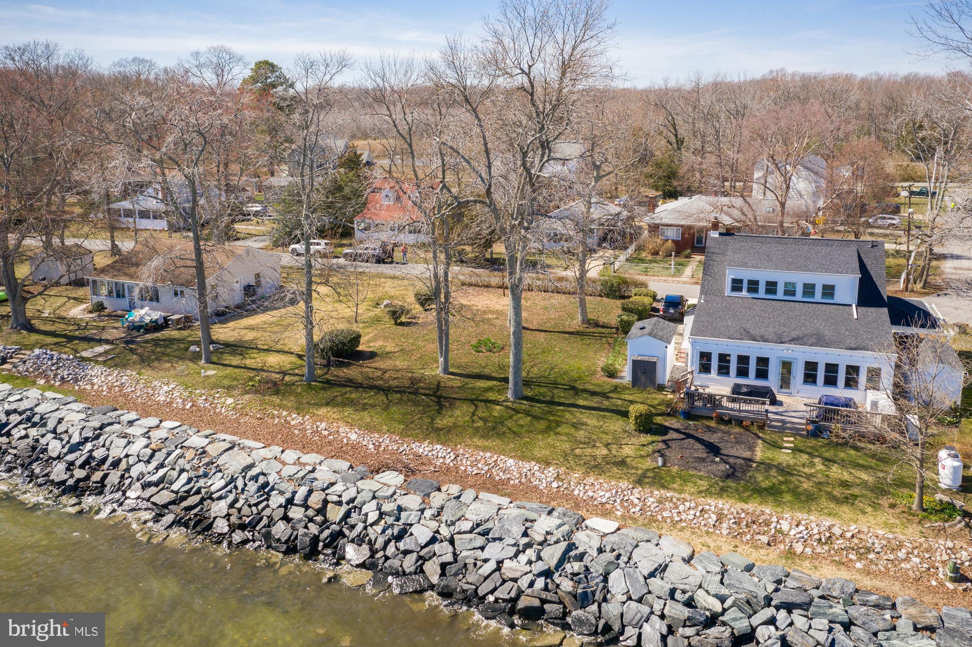 COLUMBIA BEACH - Land