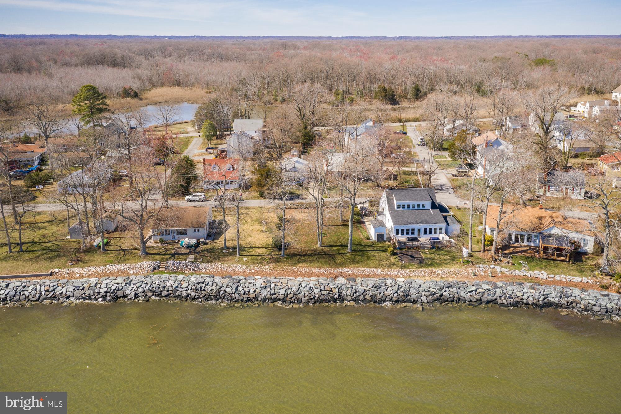 COLUMBIA BEACH - Land