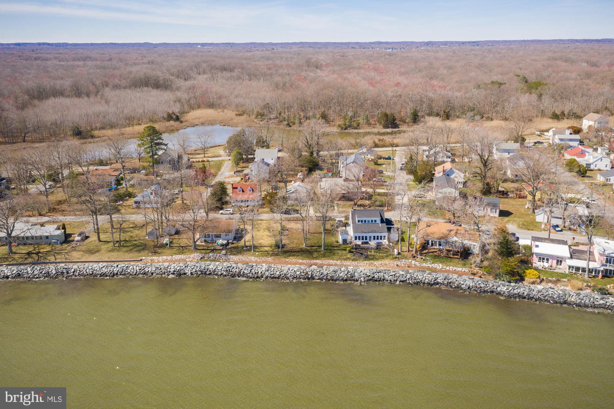 COLUMBIA BEACH - Land