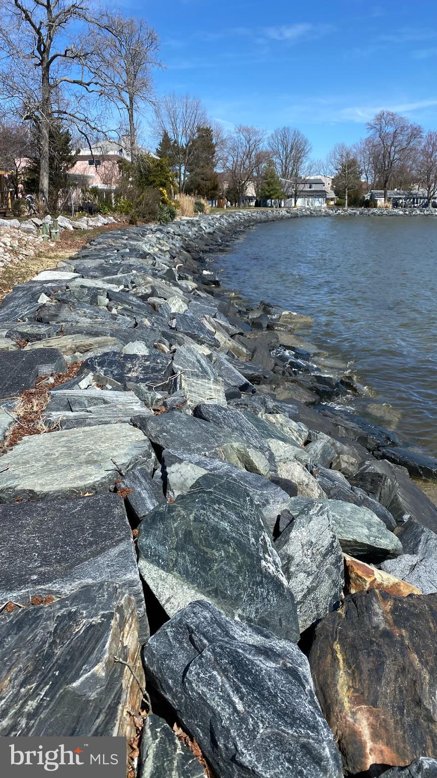 COLUMBIA BEACH - Land