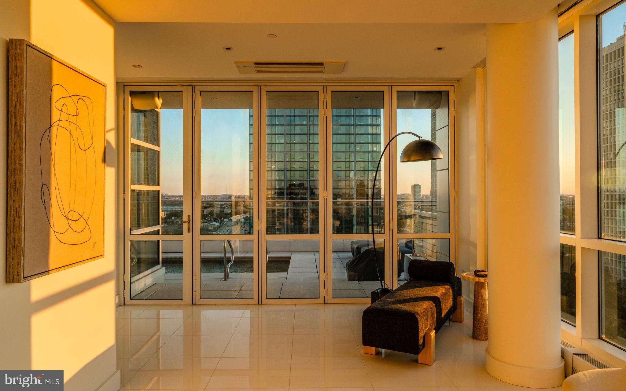 SOCIETY HILL - Residential