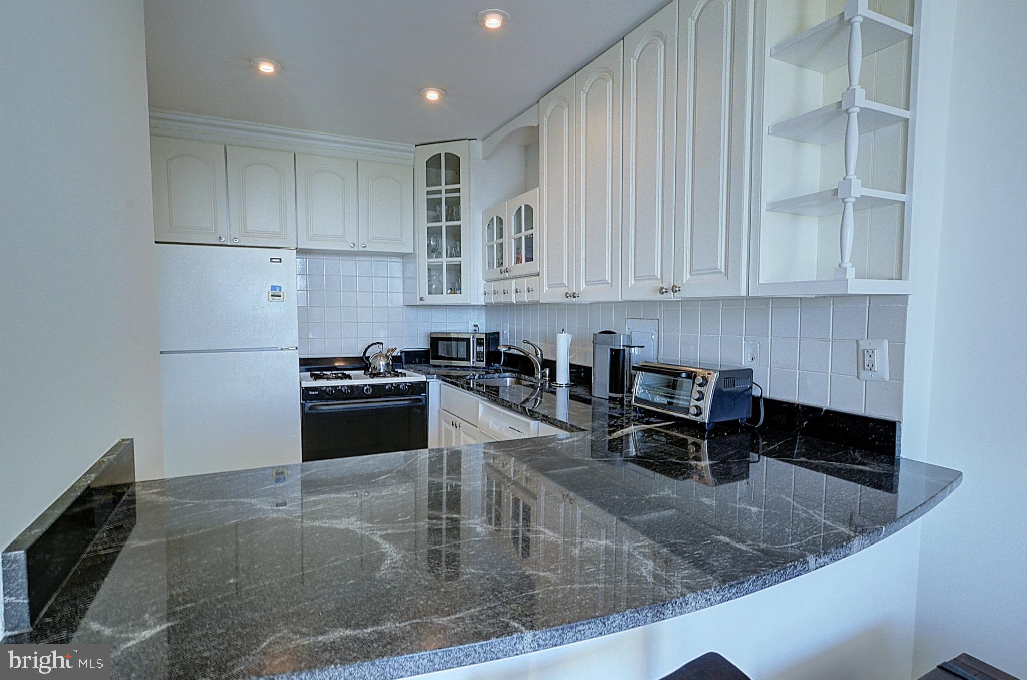 PROMENADE TOWERS - Residential